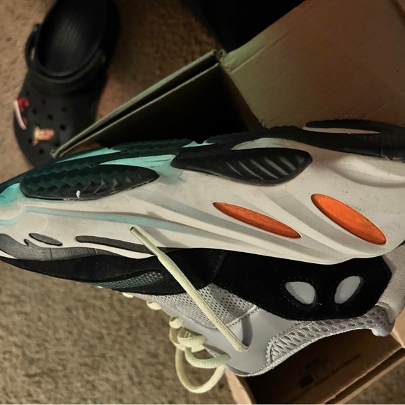 Adidas 700 Wave Runner - Picture 2 of 8